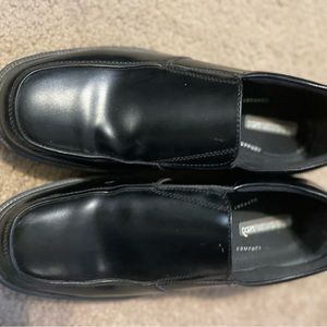 Black dress shoes